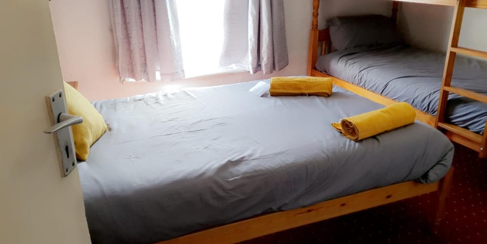 Bed, Bedroom, bunk bed