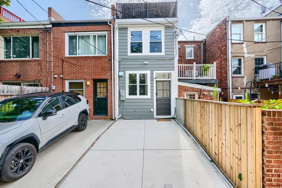 Property building, Neighbourhood, Parking
