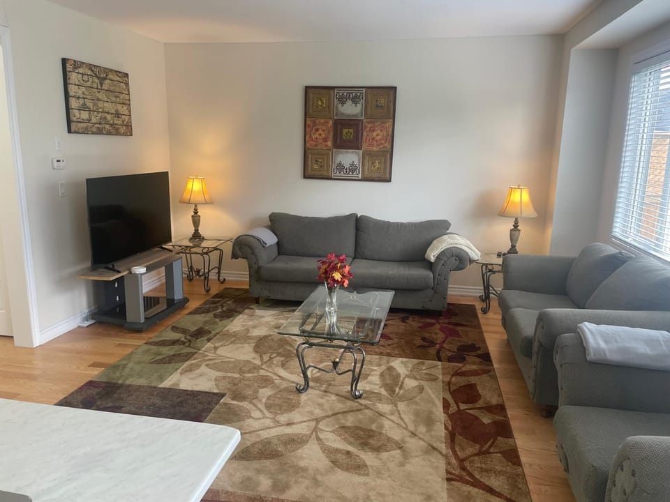 New 3 Bedroom 2 Bathroom Home in West Niagara House in Ontario