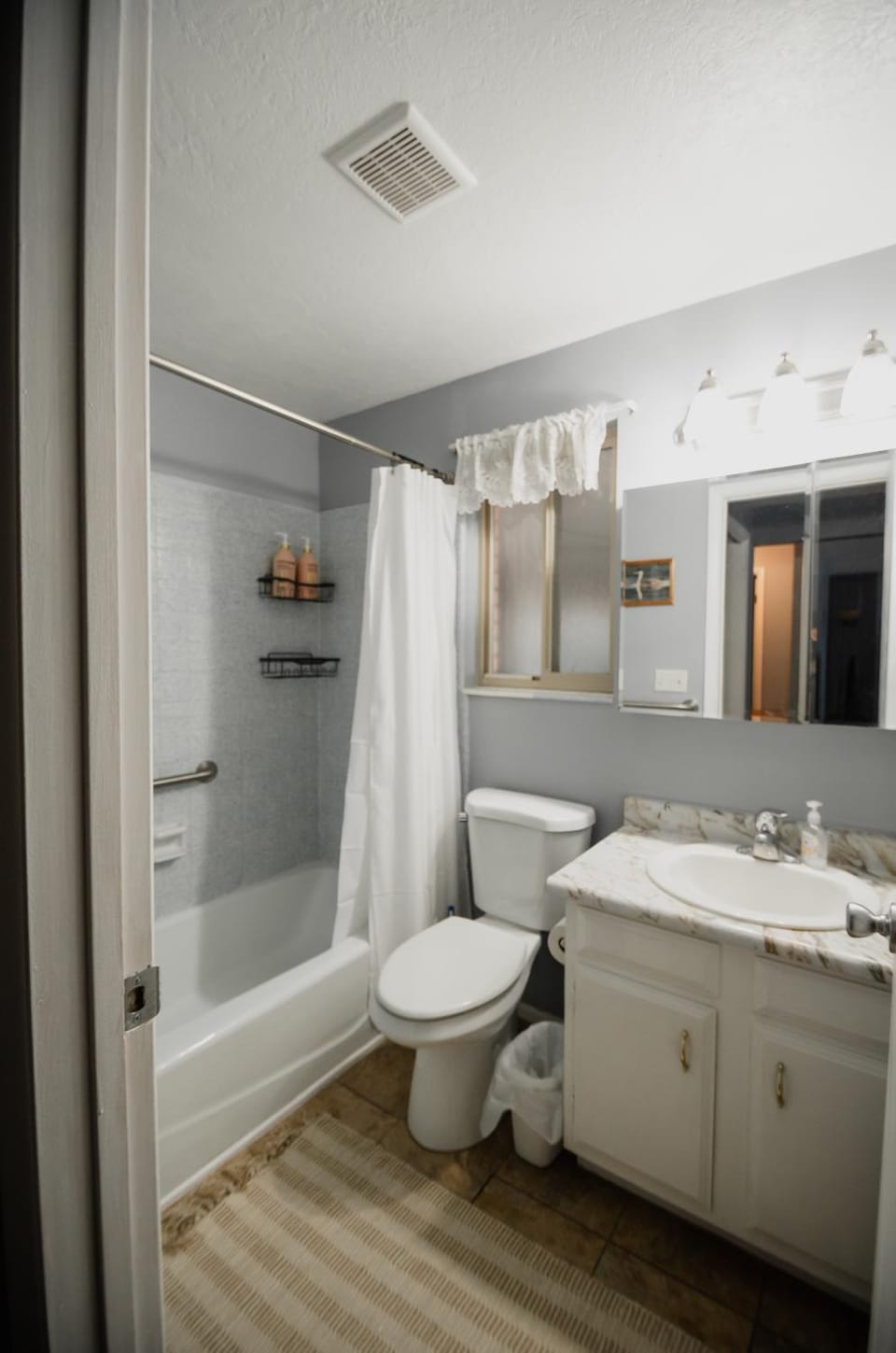 Bright and Peaceful Apt in Midvale Apartment in Midvale