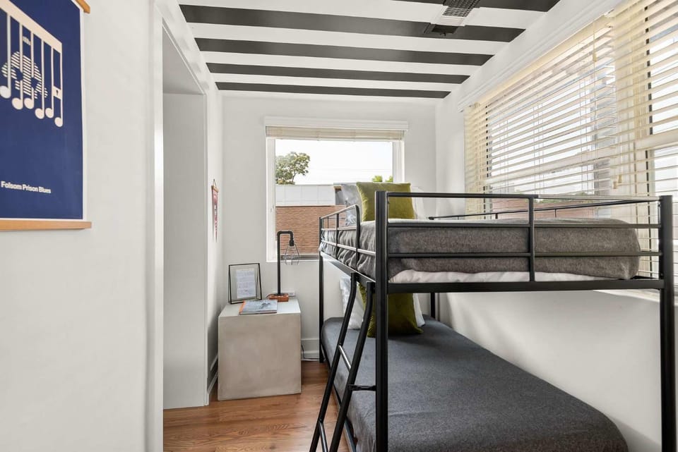 Bedroom, bunk bed