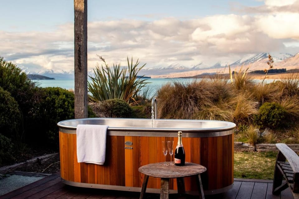 Natural landscape, Hot Tub, Lake view, Mountain view