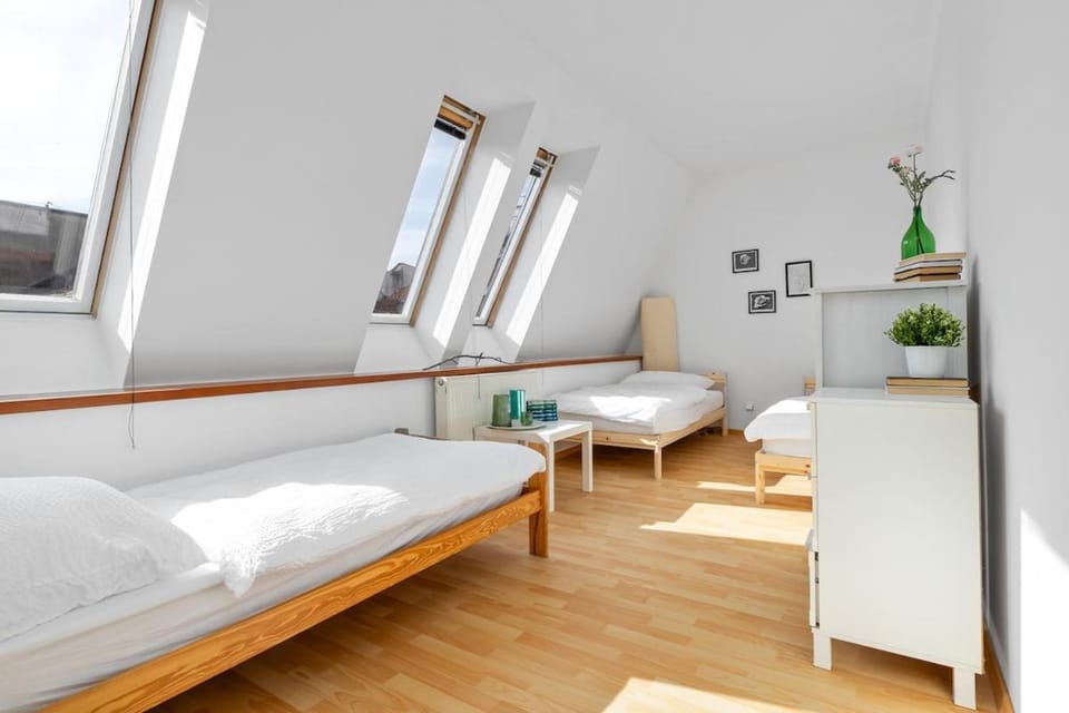 Bed, TV and multimedia, Photo of the whole room, Bedroom, towels