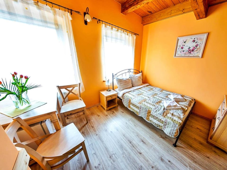 Bed, TV and multimedia, View (from property/room), View (from property/room), Living room, Photo of the whole room, Decorative detail, Seating area, Dining area, Bedroom, Garden view, hair dresser, microwave, wardrobe