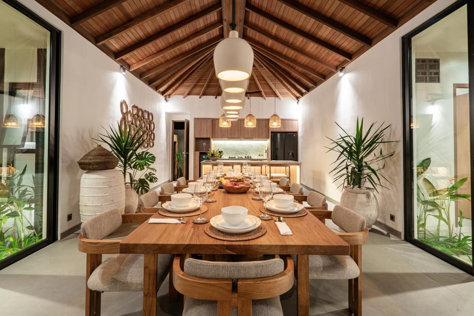 Seating area, Dining area