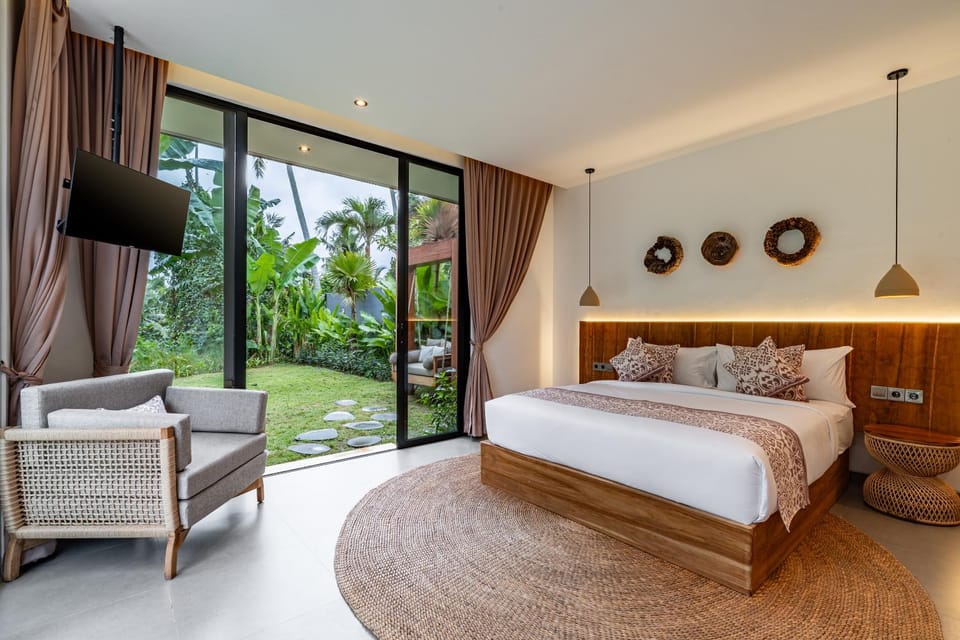Bed, TV and multimedia, View (from property/room), Photo of the whole room, Seating area, Bedroom, internet, air conditioner