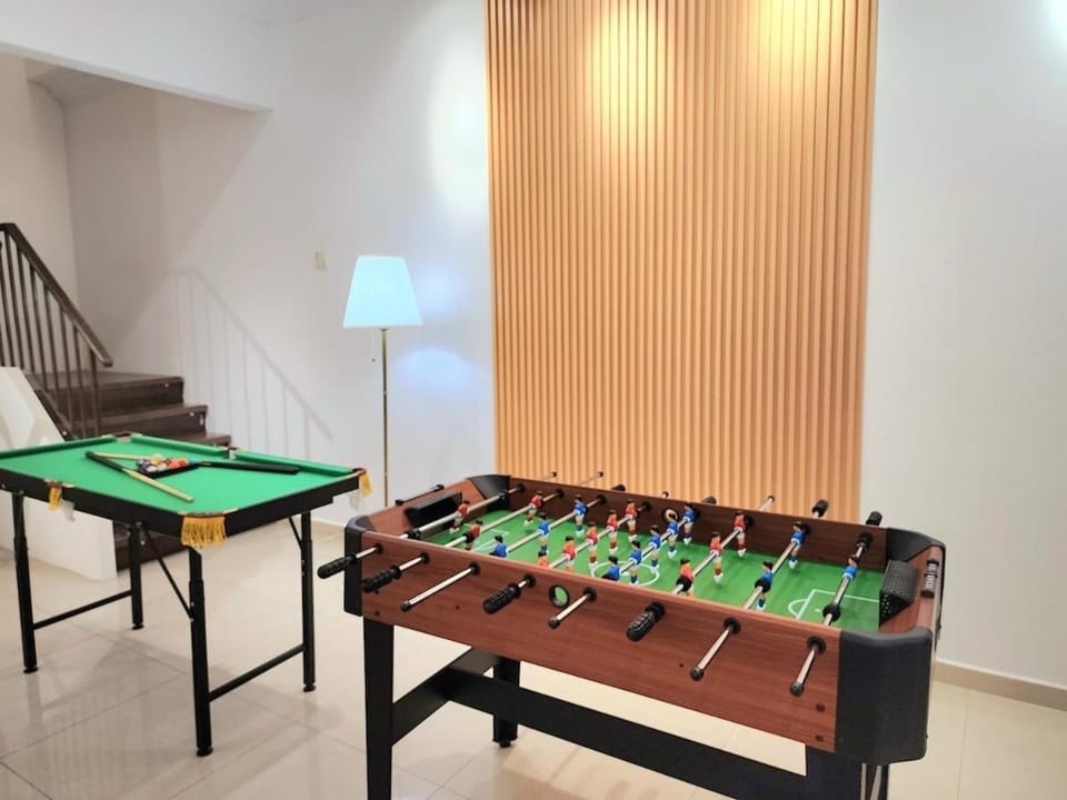 NEW! Petaling Jaya SS2 Landed Home for up to 16 Pax with 5bedroom 4Bath House in Petaling Jaya