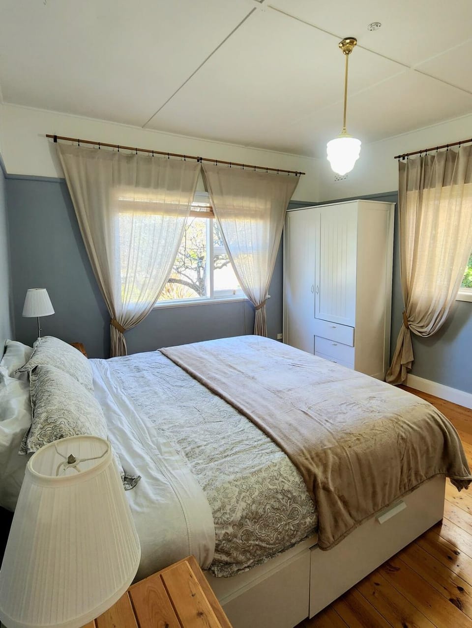 Spacious 3BR Katoomba Cottage King Bed, Fireplace, Child & Pet Friendly & Large Fully Fenced Backyard House in Katoomba