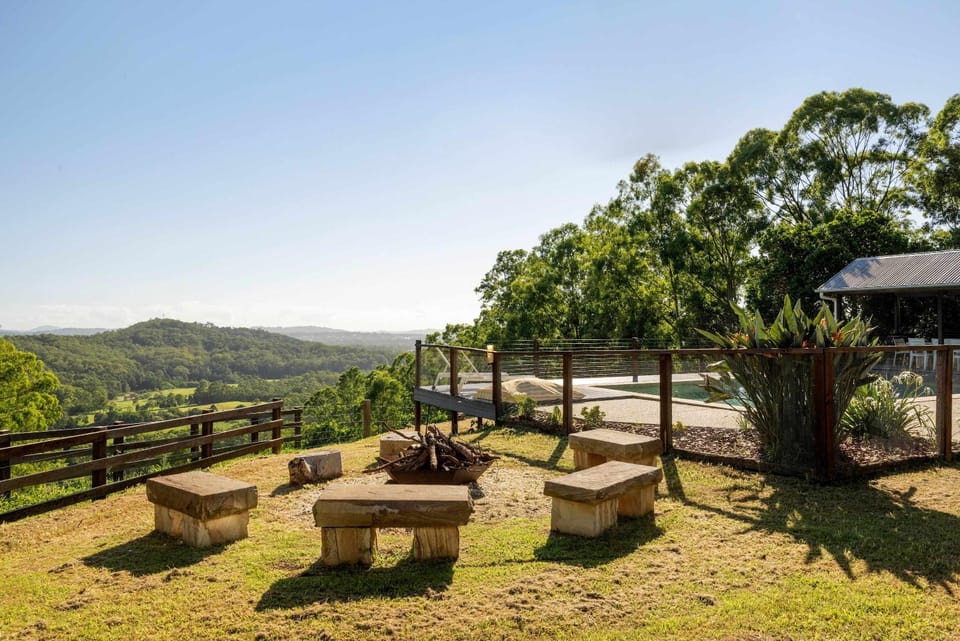 The Farm on Razorback Ridge and Tiny Home House in Montville