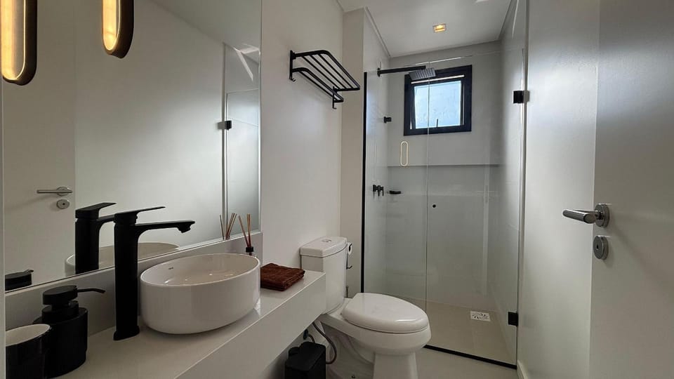 Shower, Toilet