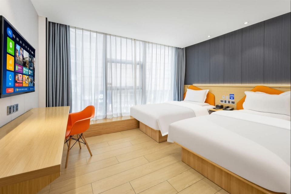 Bed, TV and multimedia, Bedroom