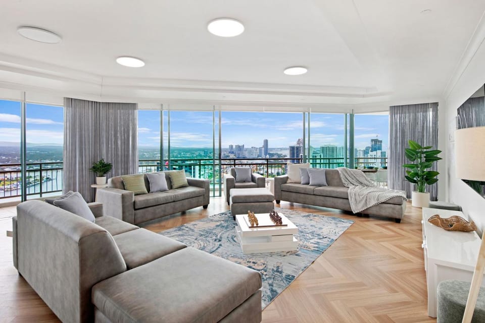 Crown On Palm - CoastHM Apartment in Surfers Paradise Boulevard