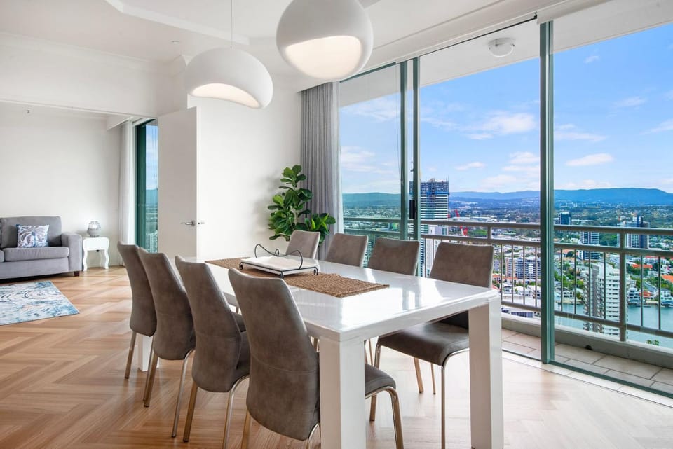 Crown On Palm - CoastHM Apartment in Surfers Paradise Boulevard