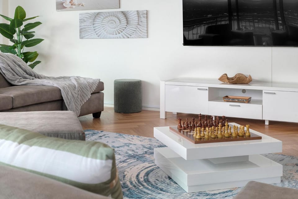 Crown On Palm - CoastHM Apartment in Surfers Paradise Boulevard