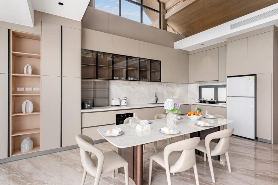 Restaurant/places to eat, kitchen