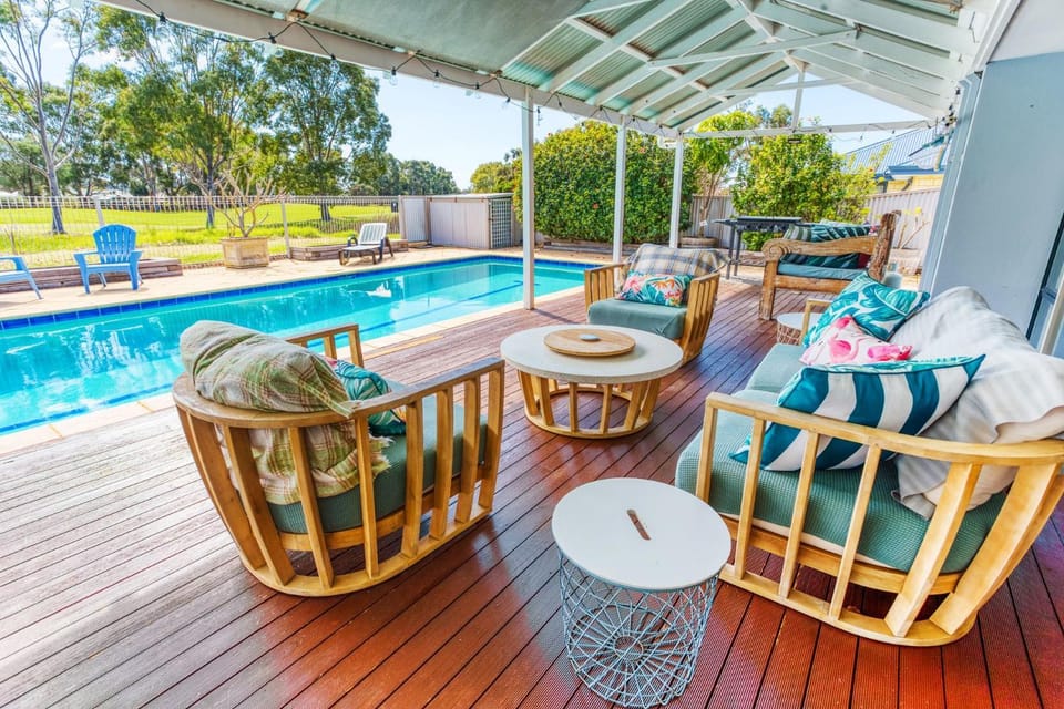 Day, Pool view, Swimming pool, sunbed