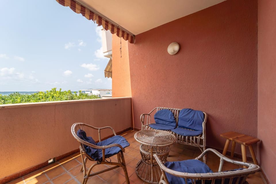 Patio, Day, View (from property/room), Balcony/Terrace, Living room, Seating area