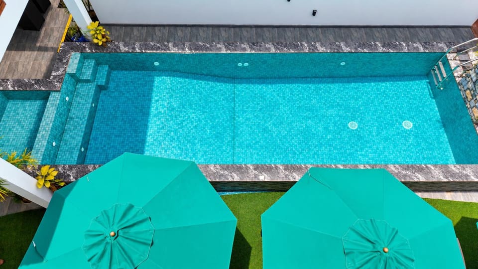 Patio, Pool view, Swimming pool, sunbed