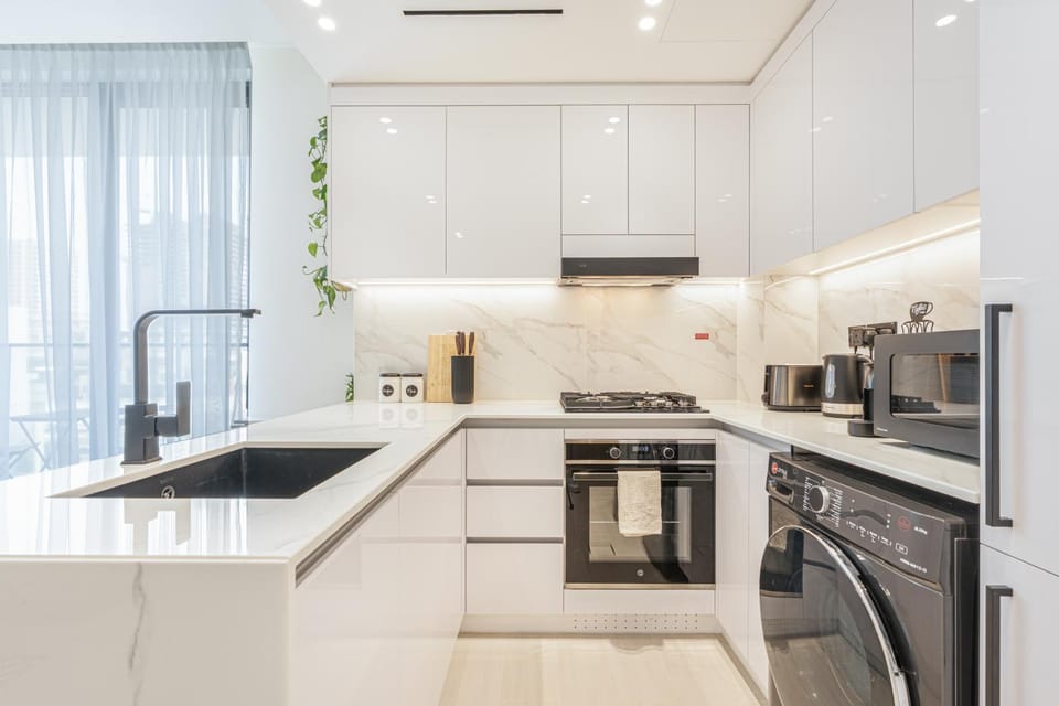 Coffee/tea facilities, Kitchen or kitchenette, oven, stove, toaster