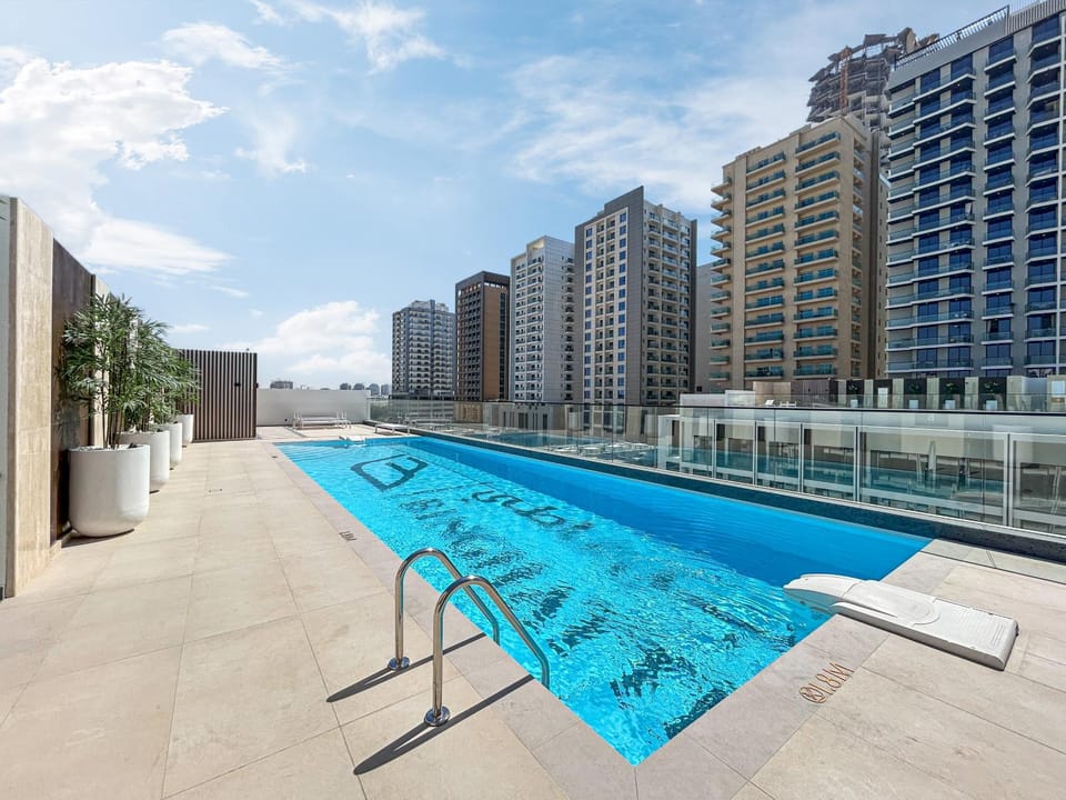Property building, Day, Swimming pool