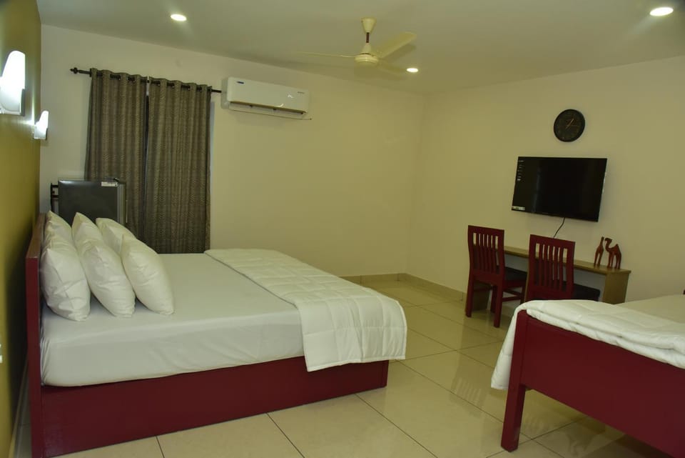 Bed, TV and multimedia, Photo of the whole room, air conditioner