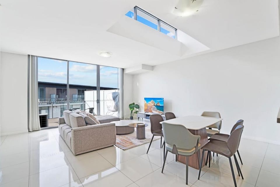 Near Airport 2BR APT & Self Check-in Apartment in Mascot