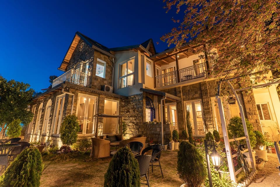 Property building, Facade/entrance, Garden view