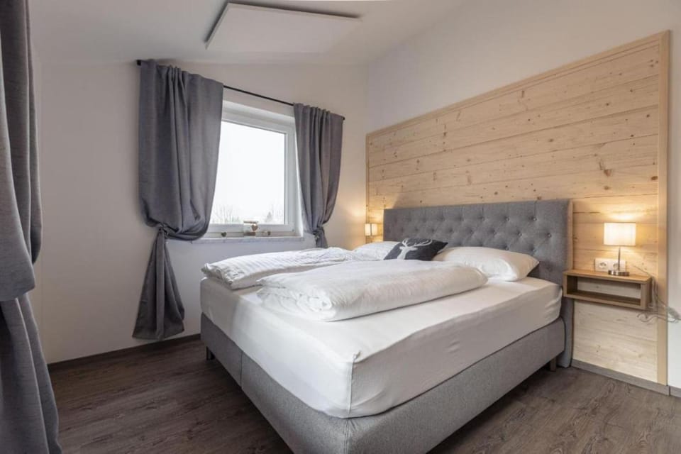 Bed, Day, Photo of the whole room, Bedroom