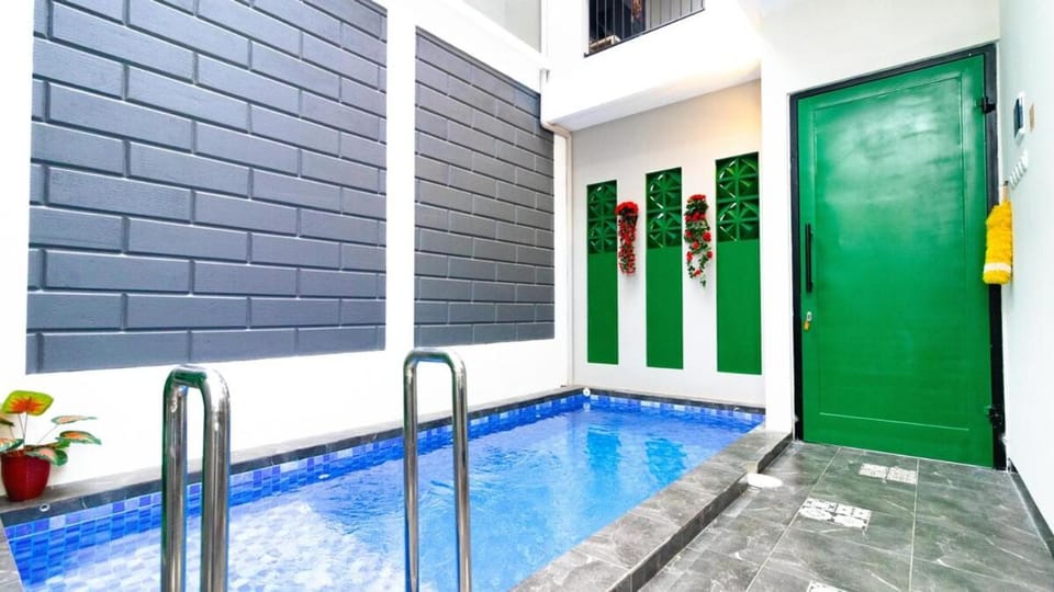 Farabella 3 with Private Pool and Rooftop Villa in Batu