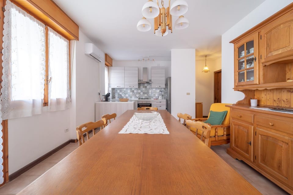 Kitchen or kitchenette, Living room, Photo of the whole room, Seating area, Dining area