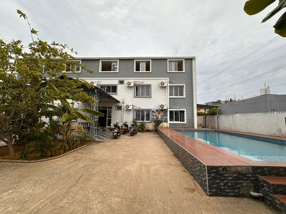 SS Grand with swimming pool Bed and Breakfast in Puducherry