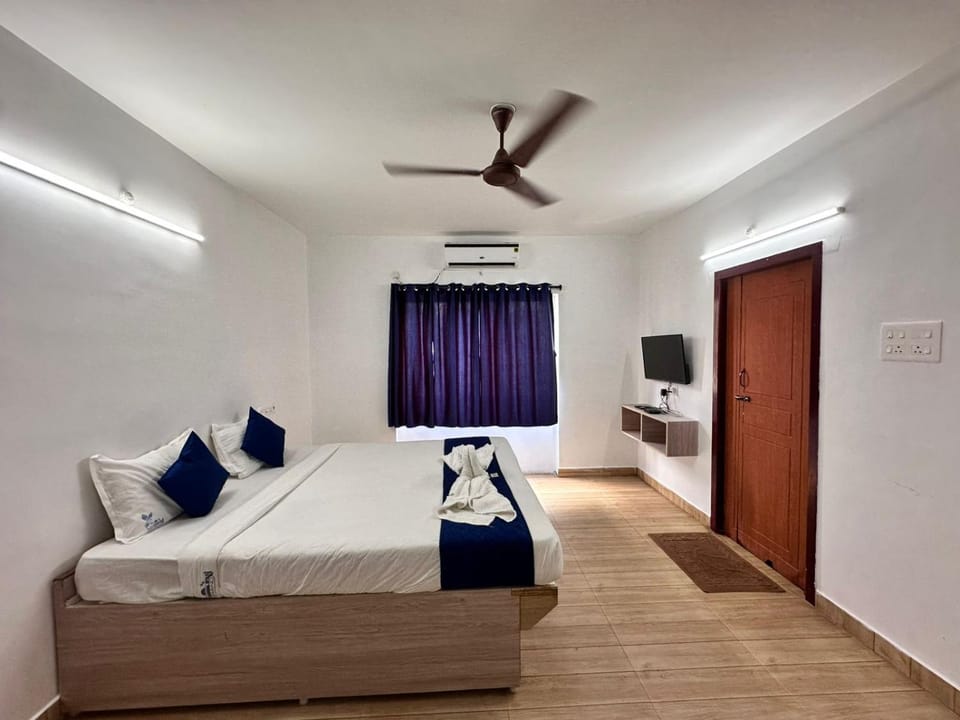 SS Grand with swimming pool Bed and Breakfast in Puducherry