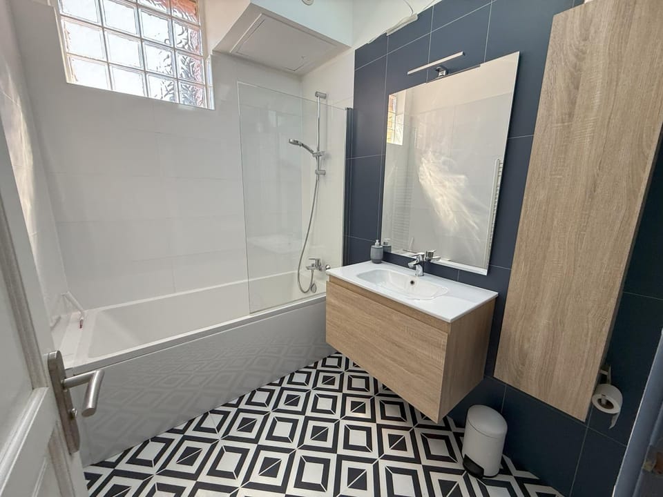 Bathroom, Bath