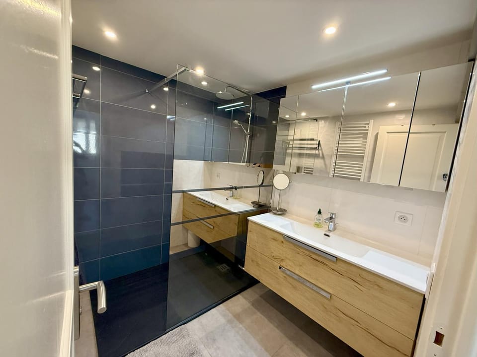 Shower, Bathroom