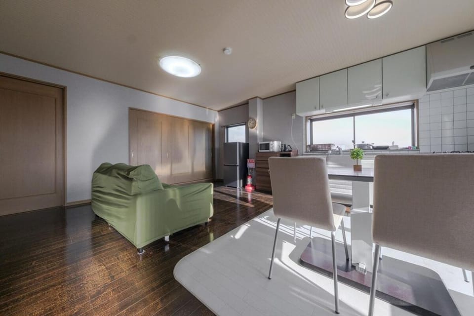 65m2 Free parking Modern Japanese style Toys for kids Great sunlight Kids can relax Apartment in Saitama