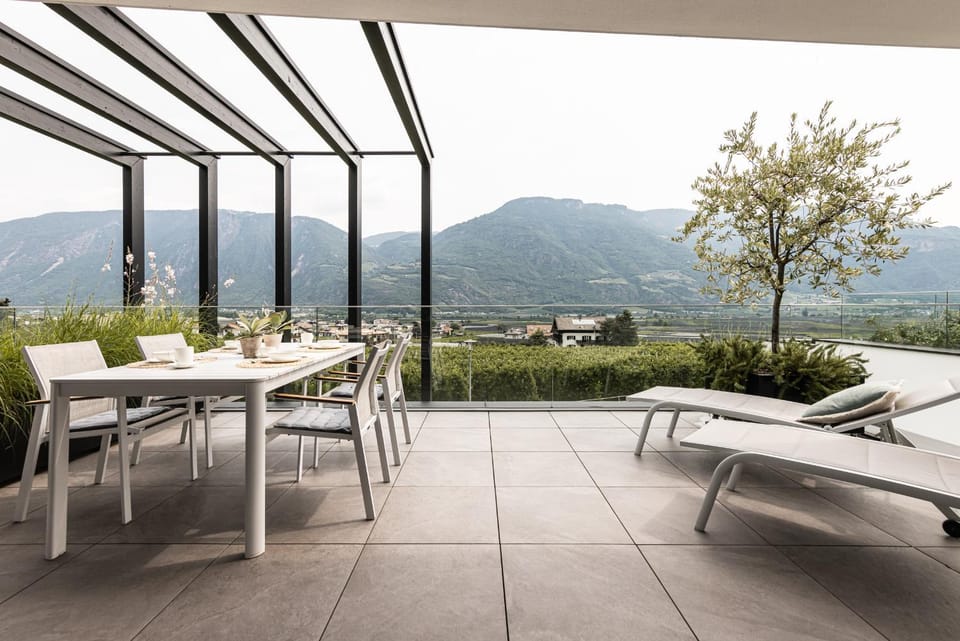 Natural landscape, View (from property/room), Balcony/Terrace, Dining area