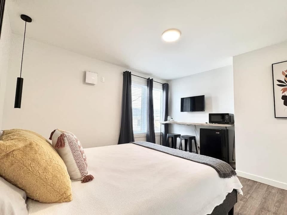 Lévis Center - New Studio #1 - AC Apartment in Quebec City