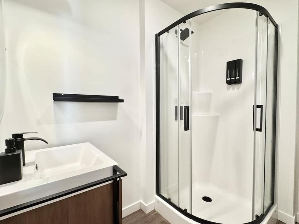 Lévis Center - New Studio #1 - AC Apartment in Quebec City