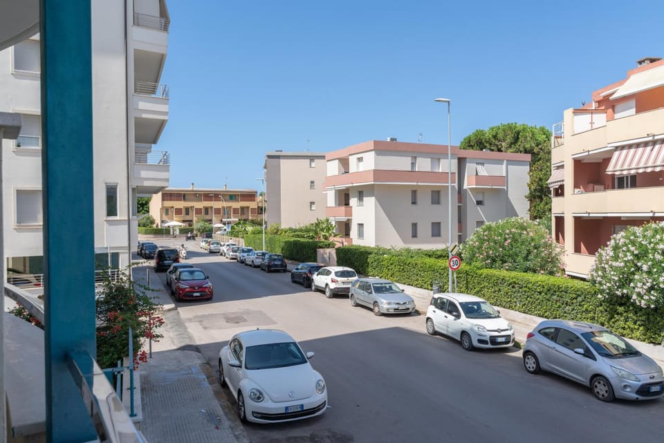 Property building, Day, Neighbourhood, City view, Street view, Parking