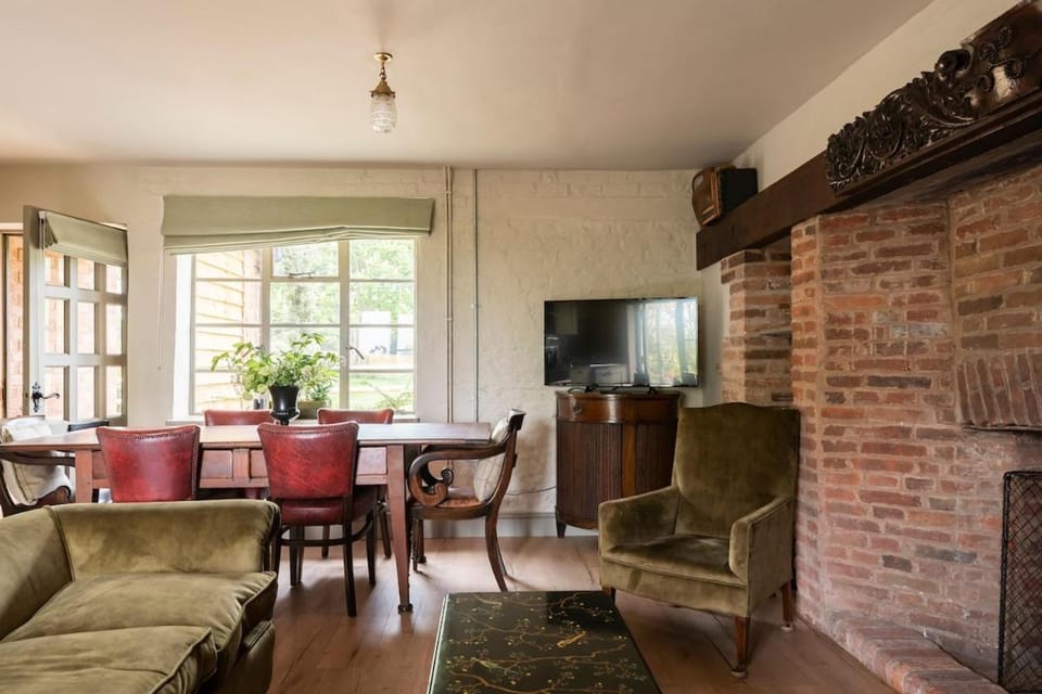 Communal lounge/ TV room, Living room, Seating area
