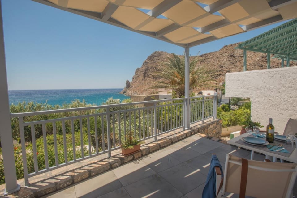 View (from property/room), Balcony/Terrace, Dining area, Sea view