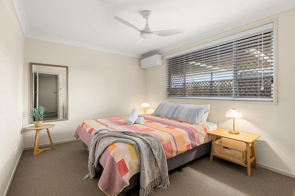 Bed, Bedroom, air conditioner