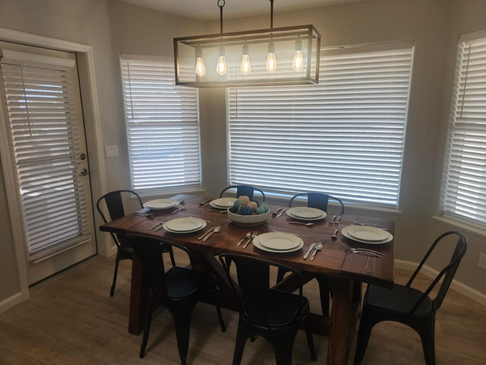 Seating area, Dining area