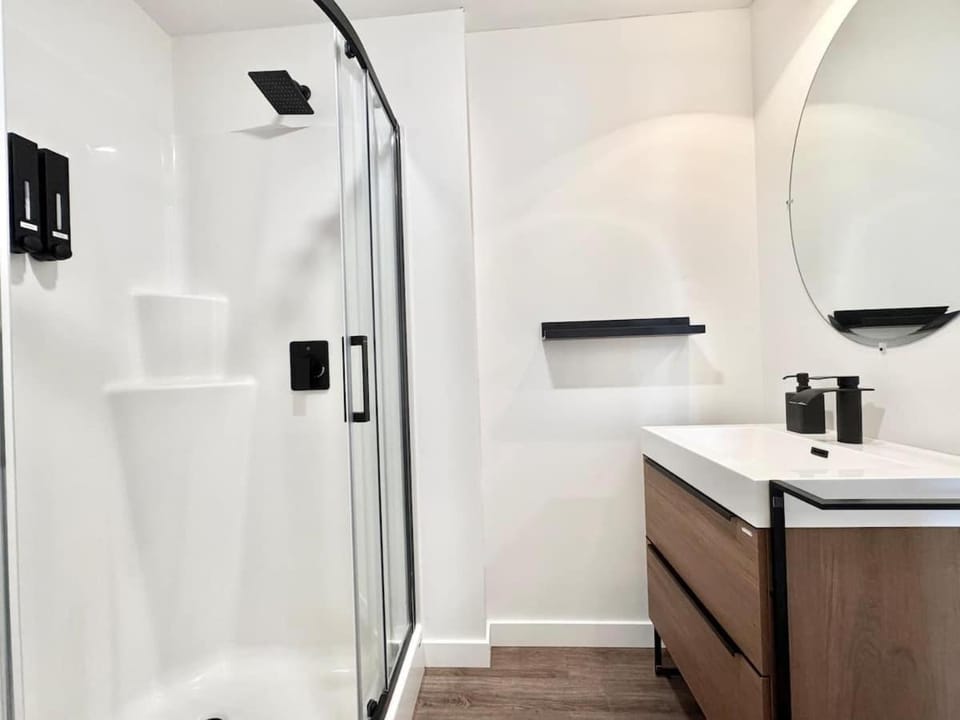 Lévis Center - New Studio #2 - AC Apartment in Quebec City