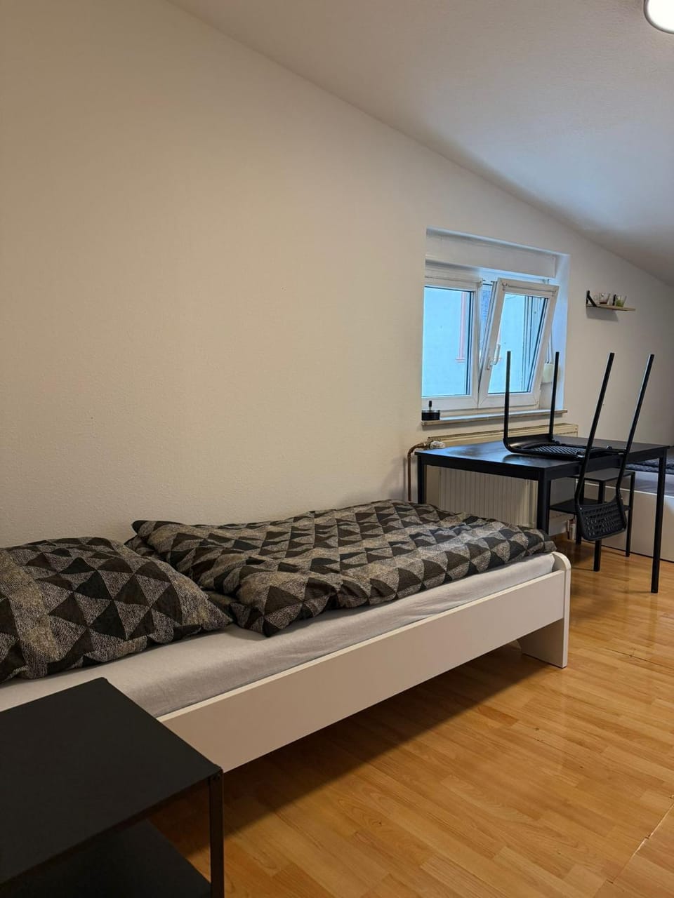 Photo of the whole room, Bedroom