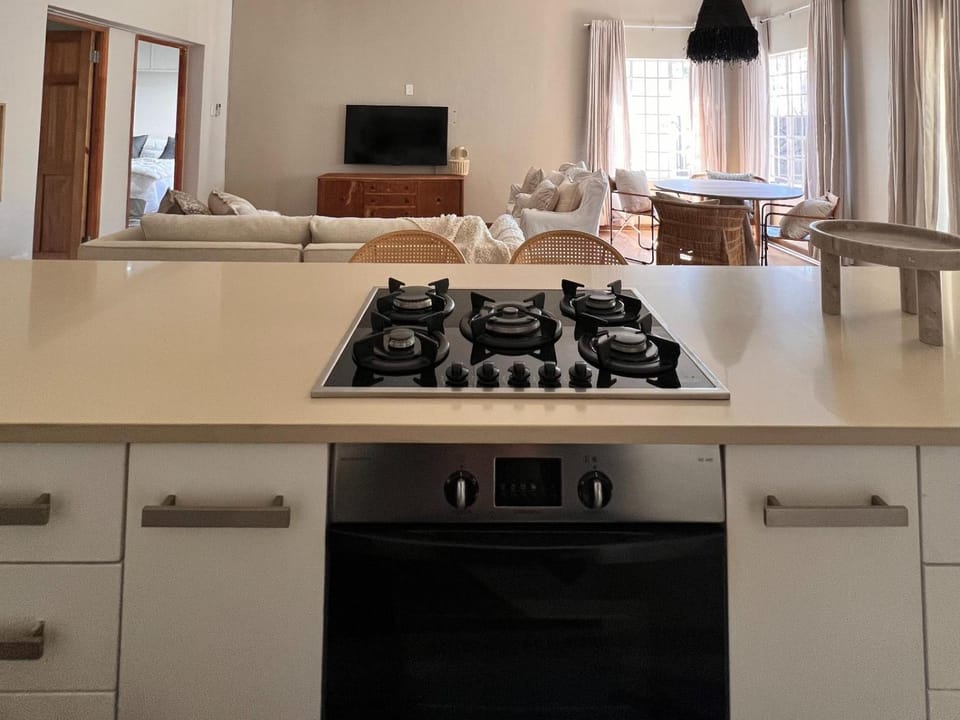 TV and multimedia, Kitchen or kitchenette, stove