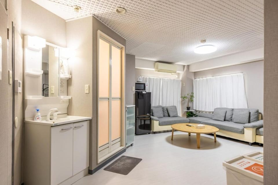 Roppongi 3min Walk, Shinjuku 10min,Shibuya 15min, Tokyo Tower 58sqm for 6 Apartment in Kanagawa Prefecture