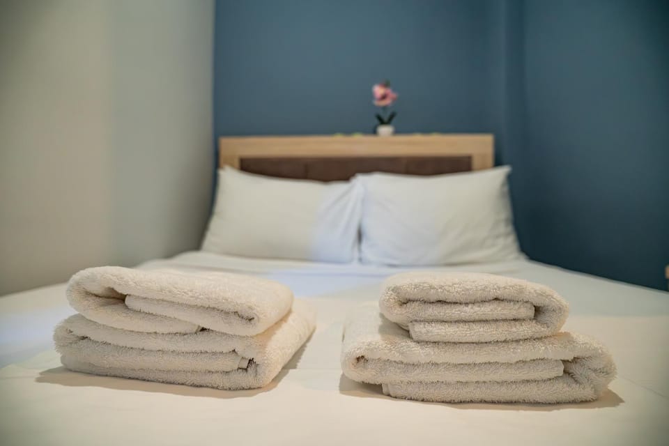 Bed, Photo of the whole room, Decorative detail, Bedroom, towels