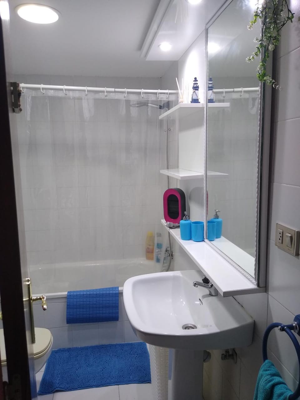 Bathroom, Bath, towels