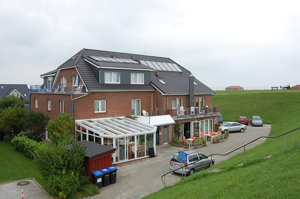 Neighbourhood, Natural landscape, Parking